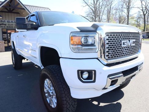 Used 2015 GMC Sierra 2500 Denali w/ Duramax Plus Package image 3