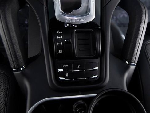 Certified 2017 Porsche Cayenne AWD/4WD image 35