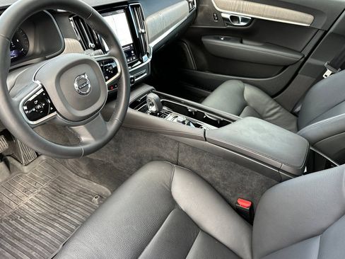 Used 2025 Volvo S90 B6 Plus w/ Protection Package Premier image 9
