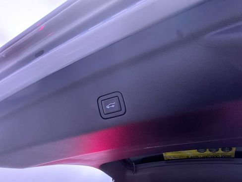 Used 2024 Cadillac Escalade Premium Luxury image 46