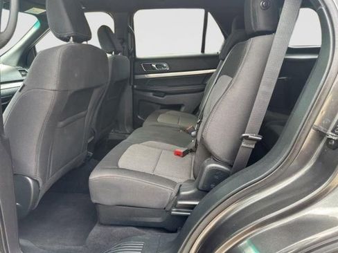 Used 2018 Ford Explorer XLT w/ Equipment Group 201A FWD image 21