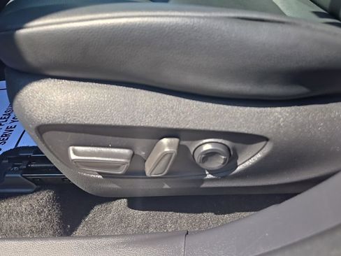 Used 2023 Toyota Highlander XLE image 10