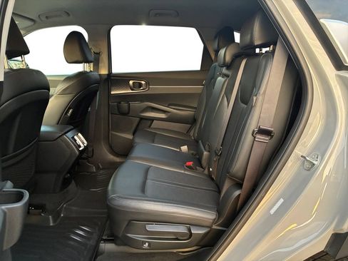 Used 2025 Kia Sorento S FWD image 25