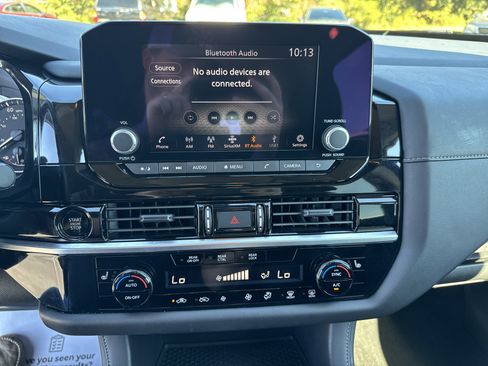 Used 2025 Nissan Pathfinder SV image 18