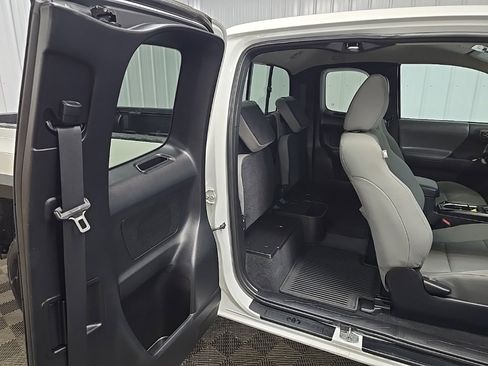 Used 2020 Toyota Tacoma SR image 17