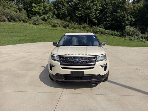 Certified 2018 Ford Explorer XLT w/ Equipment Group 202A AWD/4WD image 2