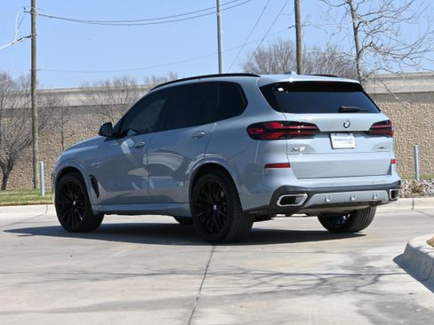 Certified 2024 BMW X5 xDrive40i w/ M Sport Package image 3