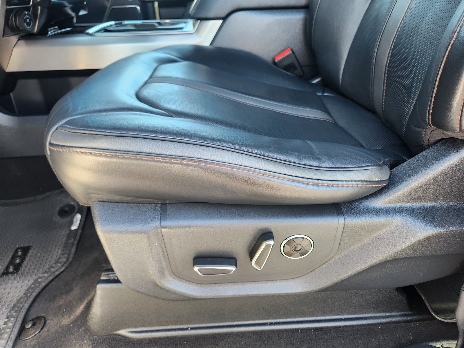 Used 2022 Ford F250 Platinum w/ FX4 Off-Road Package AWD/4WD image 22