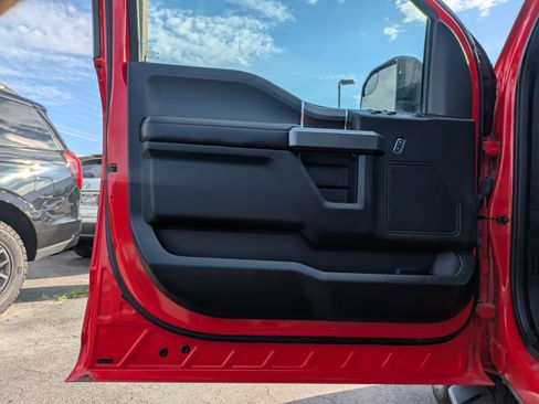 Used 2018 Ford F150 XLT w/ Equipment Group 302A Luxury AWD/4WD image 15