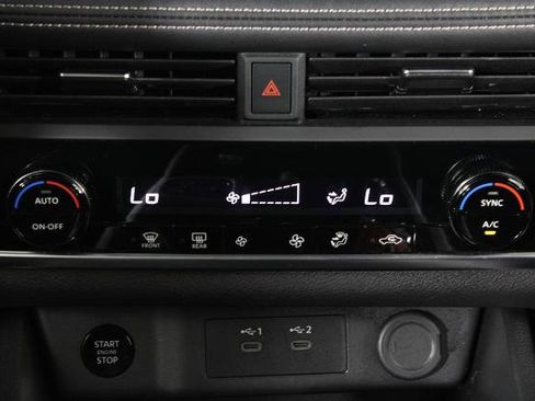 Certified 2025 Nissan Rogue SV image 22