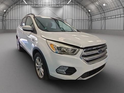 Used 2017 Ford Escape SE w/ Equipment Group 201A AWD/4WD image 16