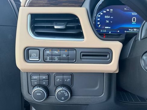 Used 2023 Chevrolet Suburban Premier AWD/4WD image 32
