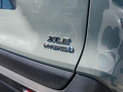 Used 2019 Toyota RAV4 XLE w/ Carpet Mat Package AWD/4WD image 20