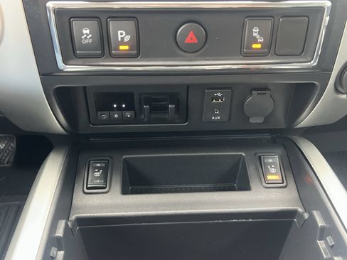 Used 2018 Nissan Titan SL w/ Chrome Package RWD image 7