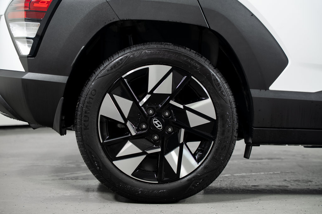 Used 2024 Hyundai Kona SEL FWD image 6