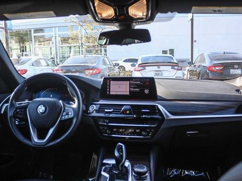 Used 2020 BMW 530i w/ Premium Package image 17