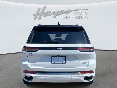 Used 2025 Jeep Grand Cherokee Summit w/ Luxury Tech Group V AWD/4WD image 4