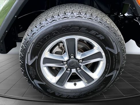 Used 2023 Jeep Wrangler Sahara image 34