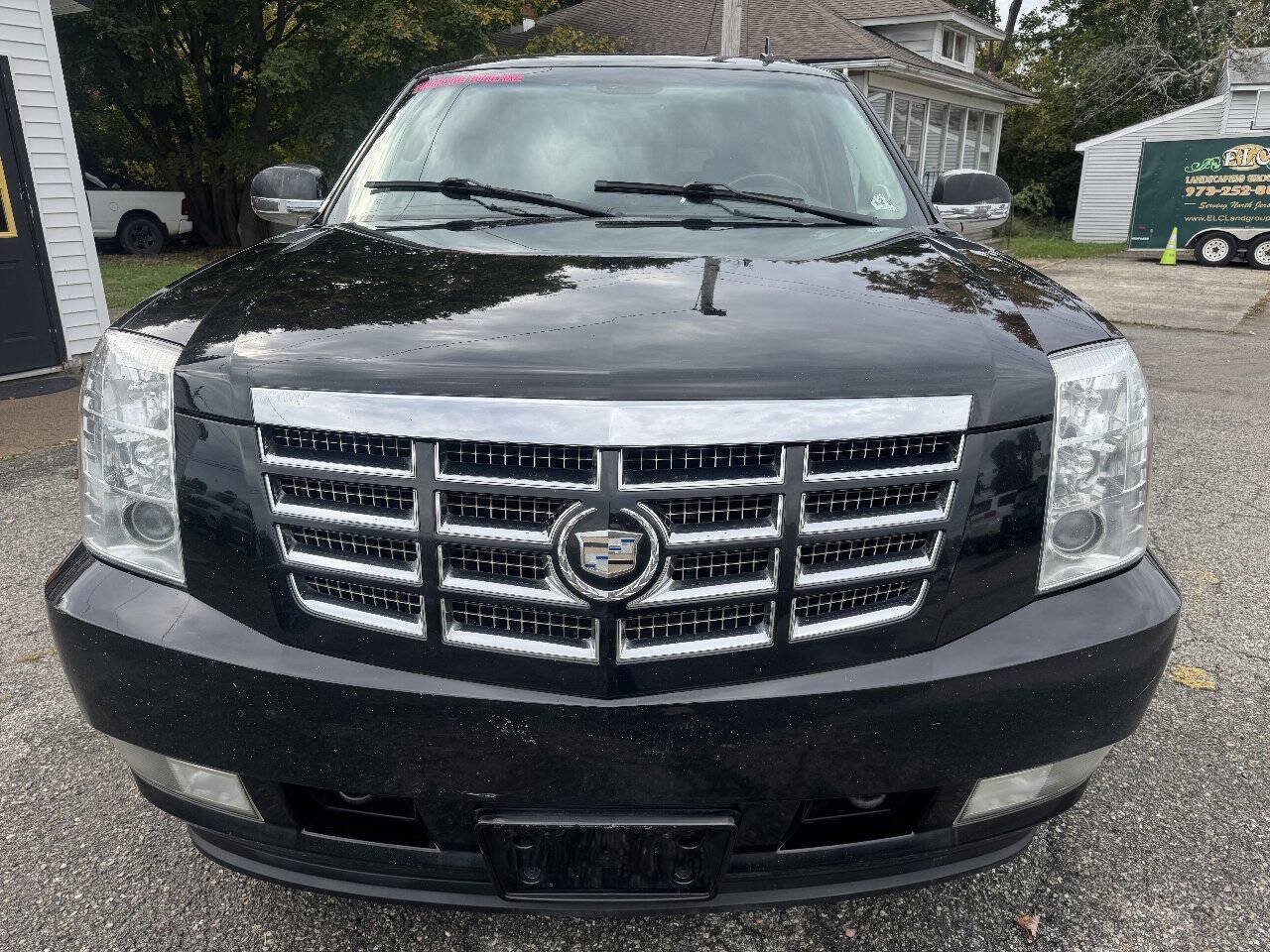 Used 2011 Cadillac Escalade ESV AWD w/ Livery Package image 2