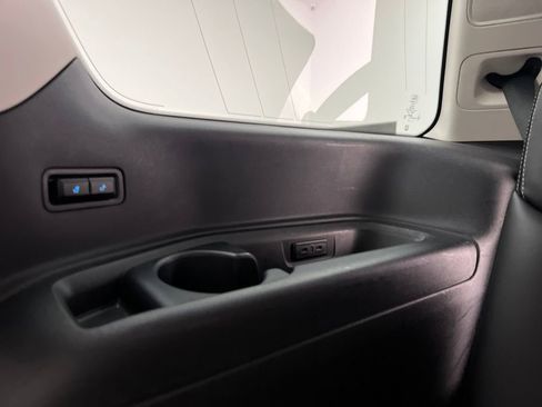 Used 2025 Ford Expedition Platinum image 34