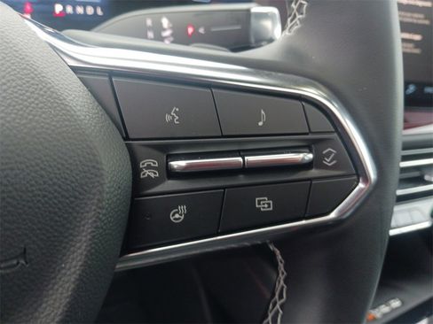 Used 2025 Chevrolet Traverse Z71 w/ Driver Confidence Package image 36