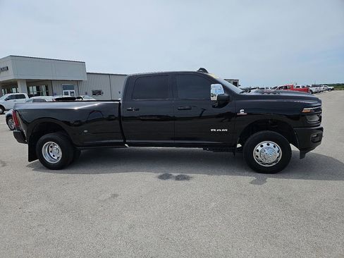 Used 2026 RAM 3500 Laramie w/ Sport Appearance Package AWD/4WD image 9