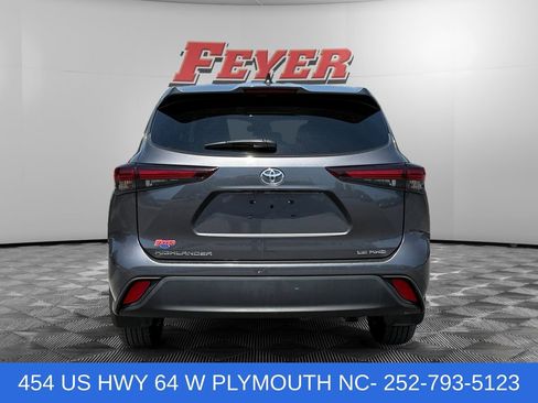 Used 2024 Toyota Highlander LE AWD/4WD image 4