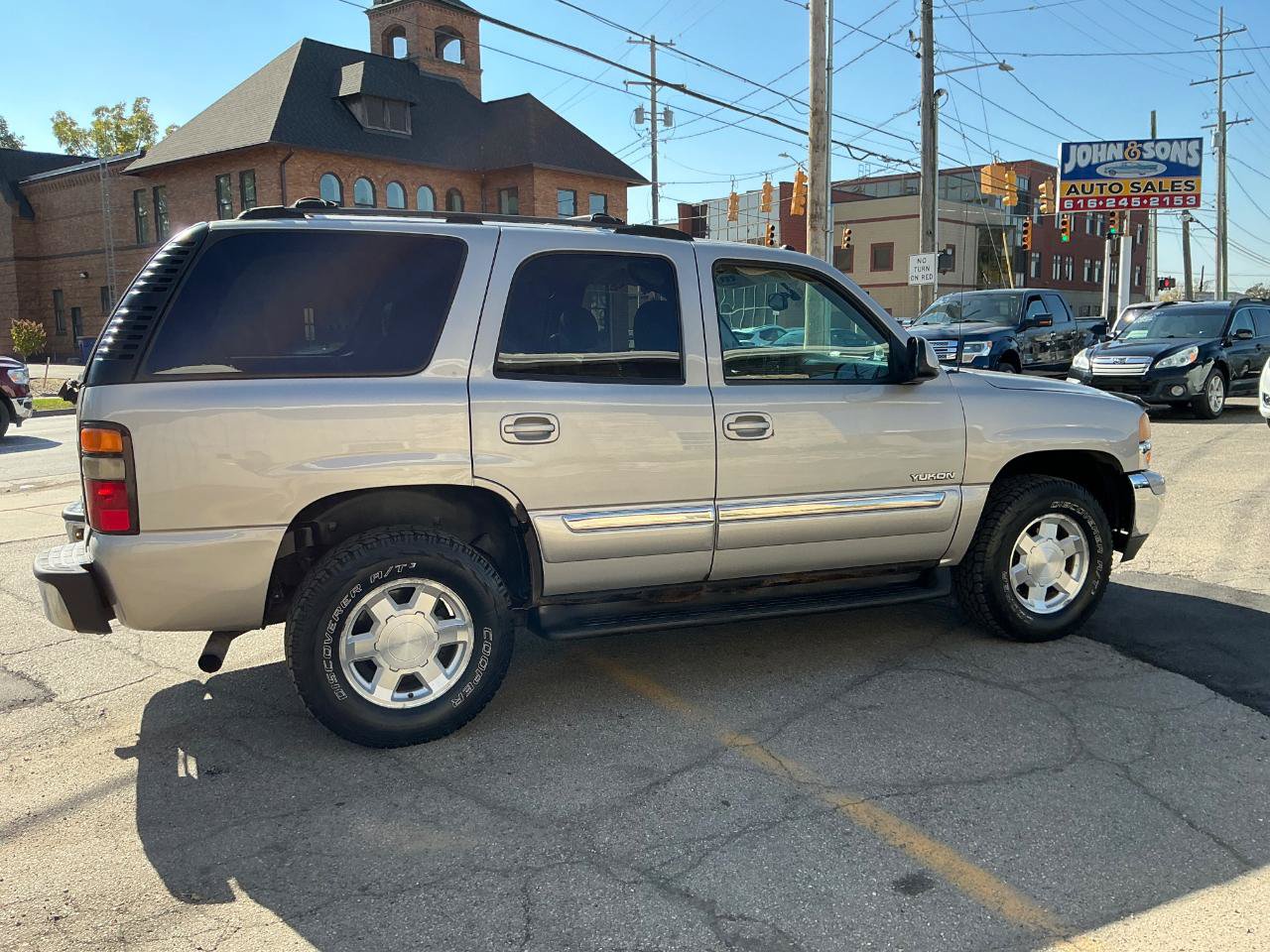 Used 2004 GMC Yukon SLT w/ 1SD Preferred Equipment Group AWD/4WD image 3
