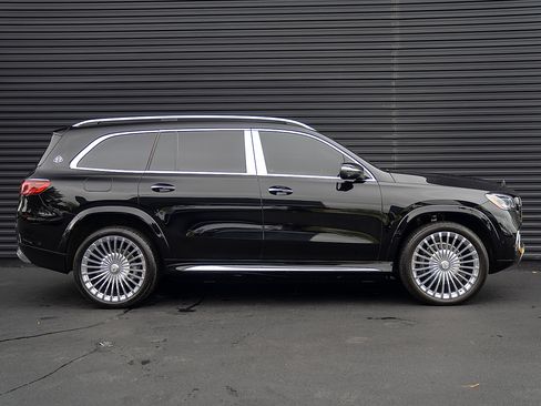 Used 2025 Mercedes-Benz Maybach GLS 600 4MATIC image 27