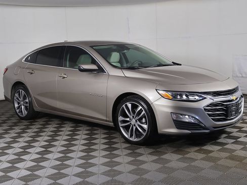 Used 2024 Chevrolet Malibu LT FWD image 2