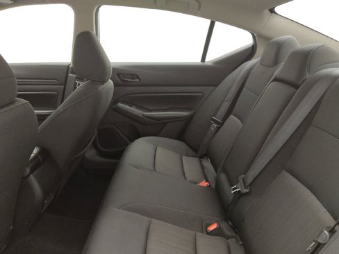 Used 2024 Nissan Altima 2.5 SV image 18