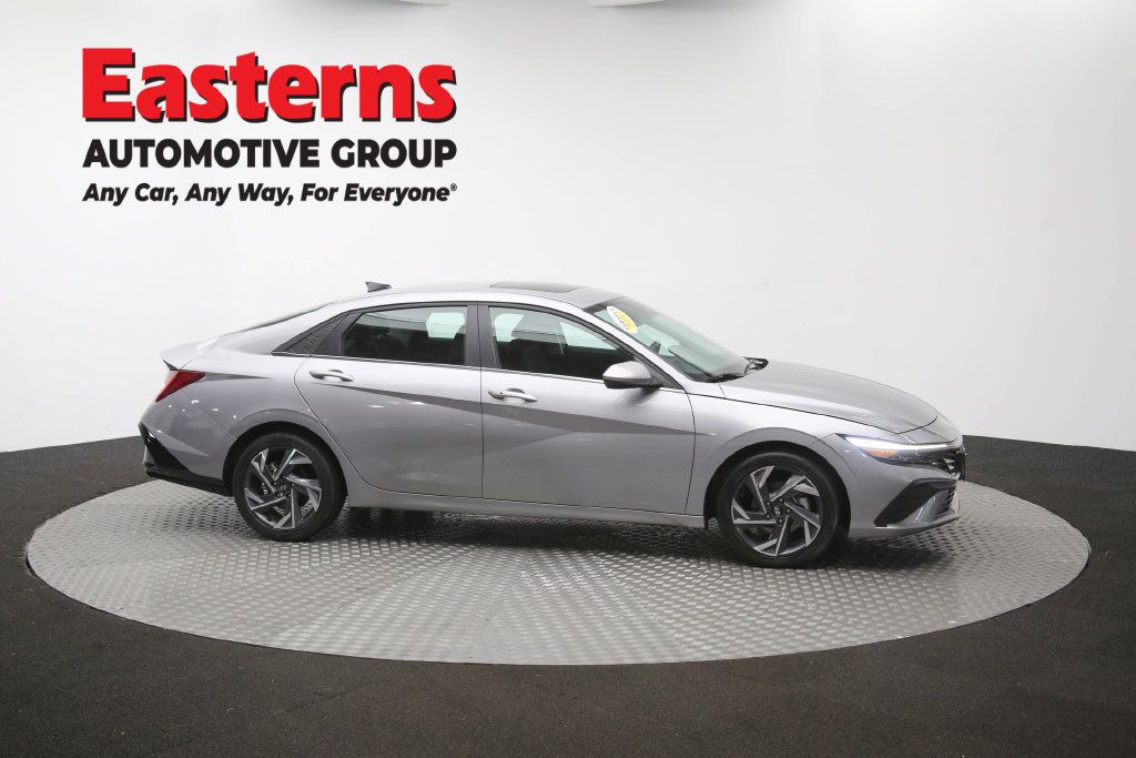 Used 2025 Hyundai Elantra SEL FWD image 51
