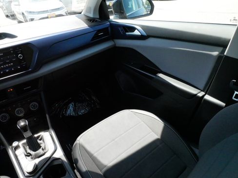Used 2023 Volkswagen Taos SE w/ Panoramic Sunroof Package AWD/4WD image 11