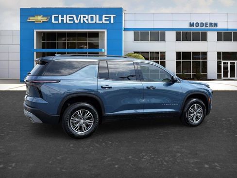 Used 2025 Chevrolet Traverse LT w/ Driver Confidence Package FWD image 5