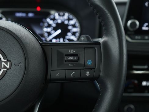 Used 2022 Nissan Rogue SV w/ SV Premium Package image 27