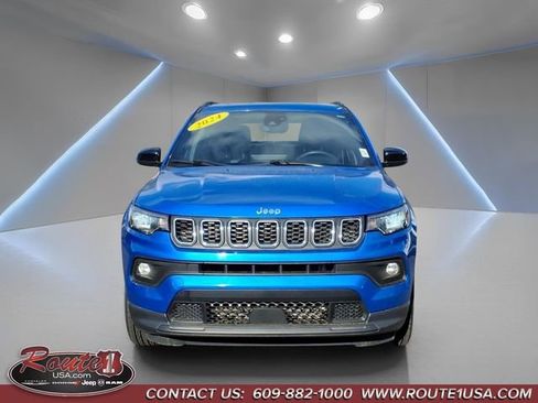Used 2024 Jeep Compass Latitude AWD/4WD image 9