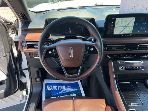 Used 2025 Lincoln Aviator Reserve w/ Luxury Package AWD/4WD image 10