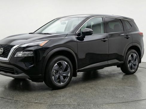 Used 2025 Nissan Rogue SV image 3