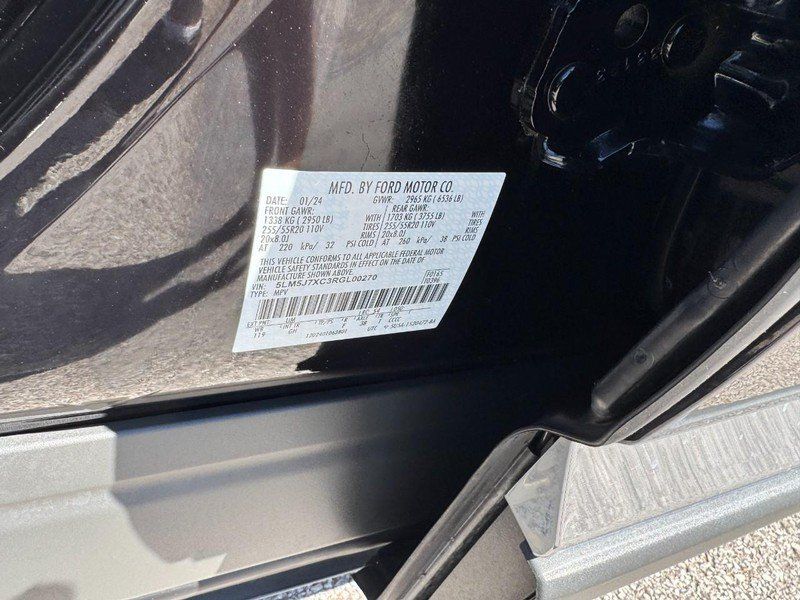 Used 2024 Lincoln Aviator Reserve AWD/4WD image 28