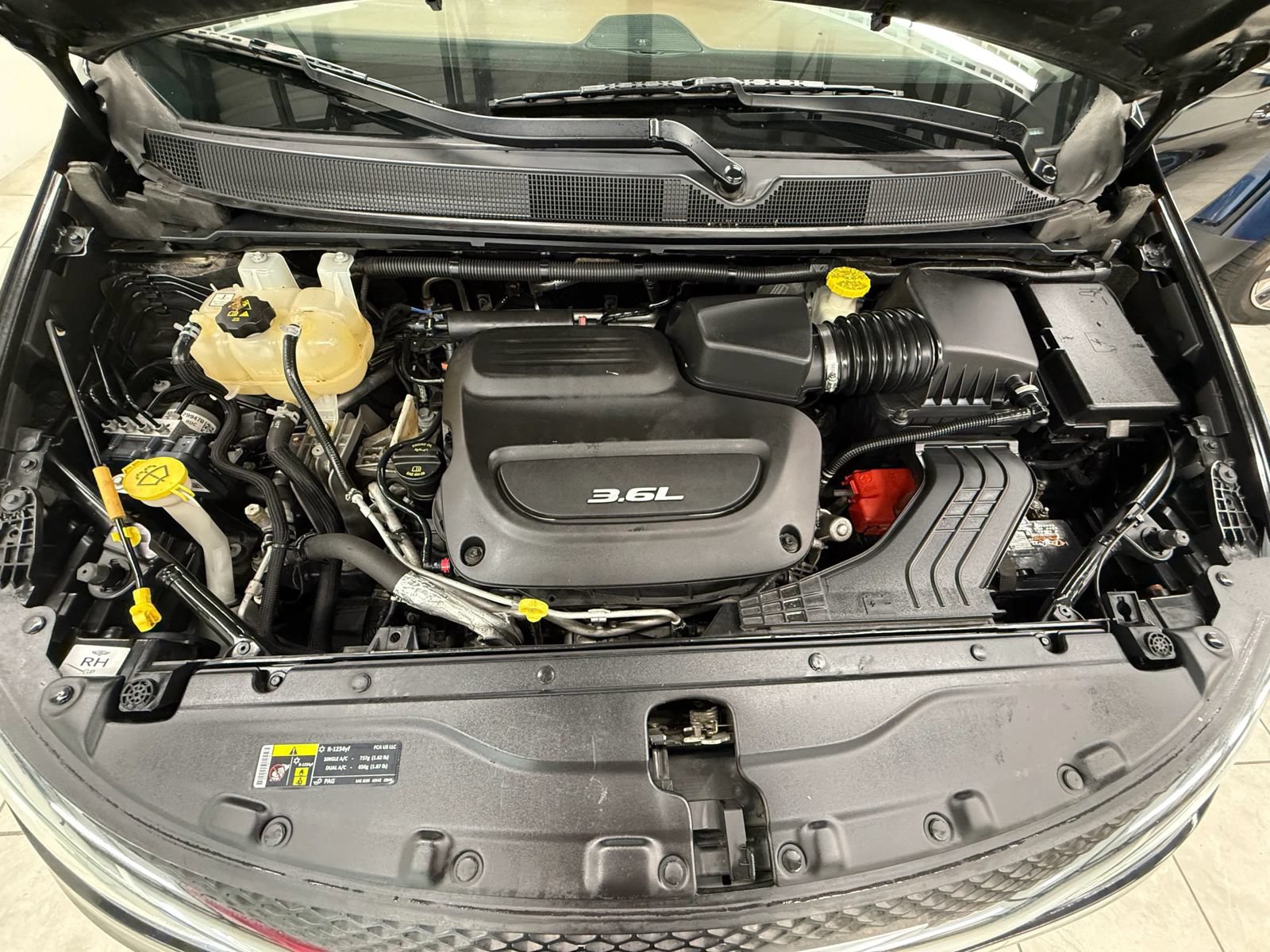Used 2017 Chrysler Pacifica Limited FWD image 36