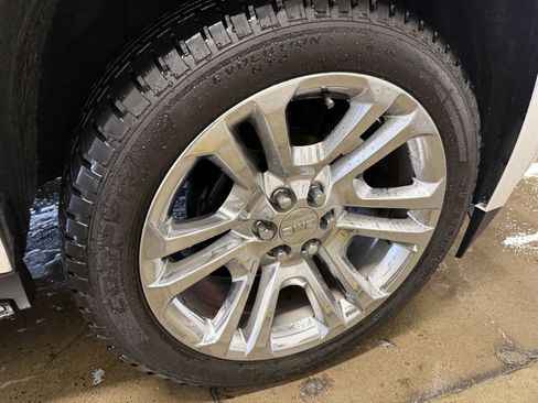 Used 2018 GMC Yukon SLT w/ Premium Edition image 33