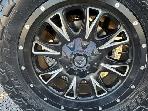 Used 2011 GMC Sierra 1500 SLT w/ Max Trailering Pack image 9