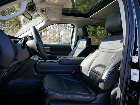 Used 2017 Jeep Grand Cherokee Overland w/ Jeep Active Safety Group image 16