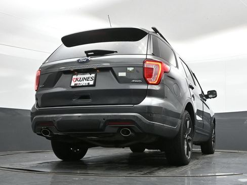 Used 2018 Ford Explorer XLT w/ Equipment Group 202A AWD/4WD image 33