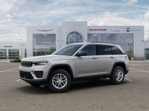 New 2025 Jeep Grand Cherokee Laredo X w/ Luxury Tech Group I AWD/4WD image 22