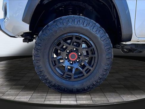 Used 2019 Toyota Tacoma TRD Off-Road w/ TRD Premium Off Road Package AWD/4WD image 9