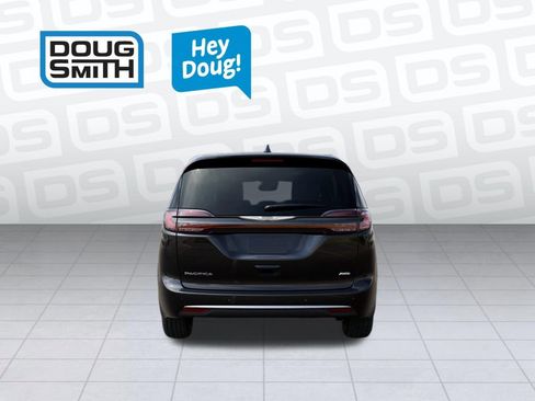 New 2026 Chrysler Pacifica Select image 7