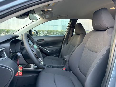 Used 2025 Toyota Corolla Cross LE image 9