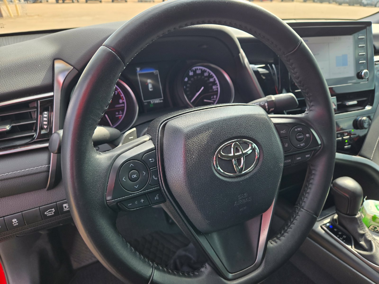 Used 2023 Toyota Camry SE FWD image 9