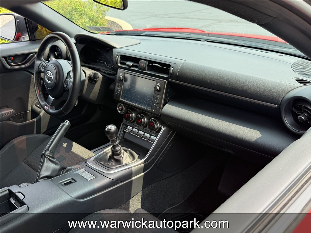 Used 2022 Toyota GR86 w/ ALL Weather Mat Package (TMS) RWD image 18
